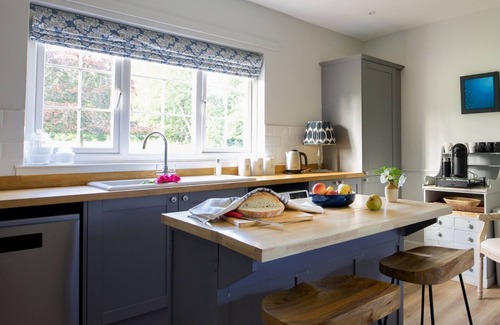 Leitholm Apartment | East Lodge, Bughtrig - Sleeping 4 Guests in 2 Bedrooms, Dog Friendly