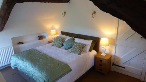 Hartland House | East Titchberry Cottage - Thatched cottage charm in rural North Devon