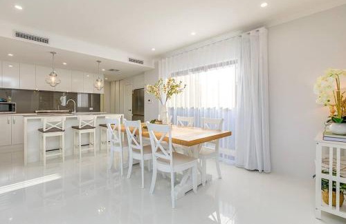 East Victoria Park House | East Vic Park Luxe New Home