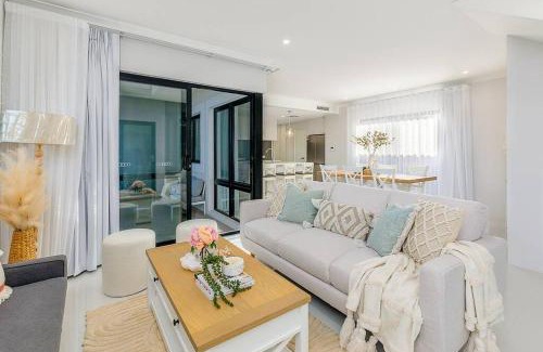 East Victoria Park House | East Vic Park Luxe New Home