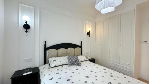 Shanghai Apartment | Eastern Hub - Bund Branch Quality Renovated Luxury 3Bedroom, Spacious Living Room Fully Equipped Haiyue Garden