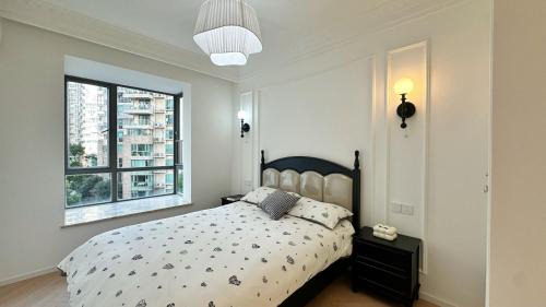 Shanghai Apartment | Eastern Hub - Bund Branch Quality Renovated Luxury 3Bedroom, Spacious Living Room Fully Equipped Haiyue Garden