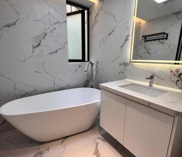 Huangpu Apartment | Eastern Hub - XinTianDi Branch 3 Bedrooms Newly Luxury Designer Decoration Intelligent Control System