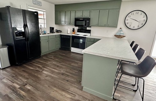 Iuka Cabin | Eastport Cabin 2 - Pickwick Lake - Marina Views