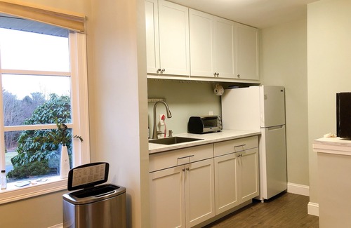Readville House | Easy access! 1br, 5 min walk to T train, easy access to Highway