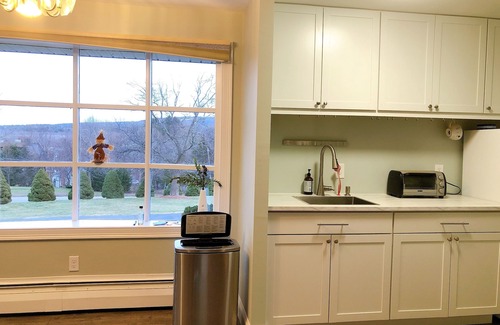 Readville House | Easy access! 1br, 5 min walk to T train, easy access to Highway