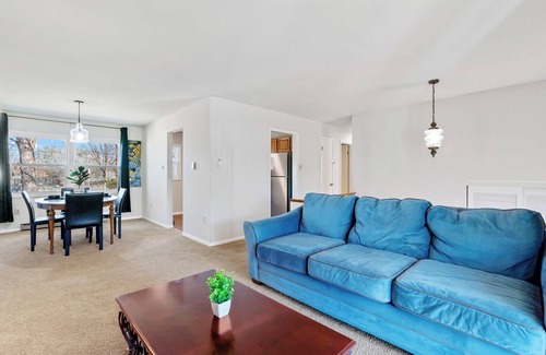 Frederick House | Easy Self Check-in 4BR Escape Prime Walkable Location Dining & Shops Nearby