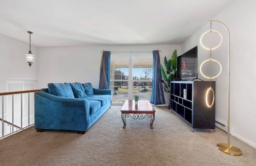 Frederick House | Easy Self Check-in 4BR Escape Prime Walkable Location Dining & Shops Nearby
