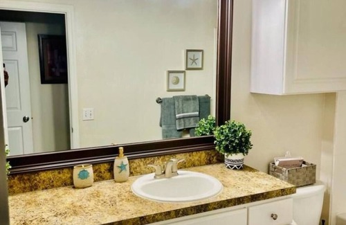 Airport North Apartment | Easy takeoffs