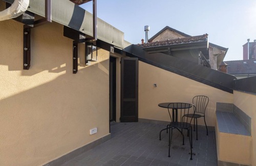Tricolore Apartment | Easylife - Oasi with balcony in the center