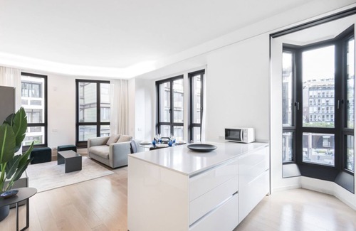 San Babila Apartment | Easylife - Sophisticated abode 2min from the Duomo