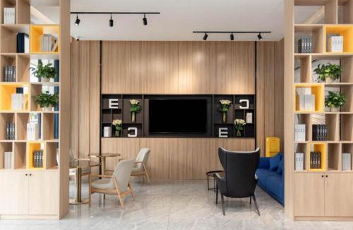 Chikan District Hotel | Echarm Hotel Zhanjiang Zhanchuan Avenue Wanda Plaza