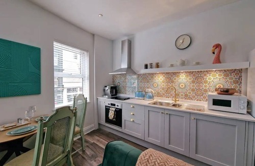 Montpellier House | Eclectic 1BD in the Heart of Cheltenham