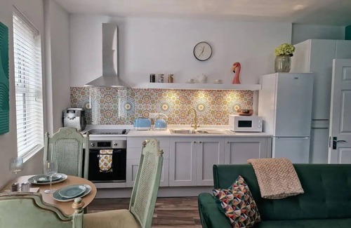 Montpellier House | Eclectic 1BD in the Heart of Cheltenham