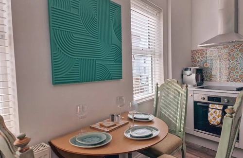 Montpellier House | Eclectic 1BD in the Heart of Cheltenham