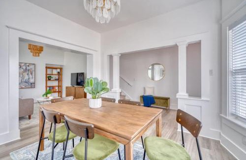King House | Eclectic 2BR - Victorian Charm - Steps to Fun