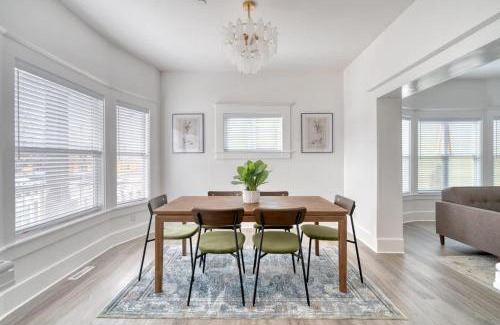 King House | Eclectic 2BR - Victorian Charm - Steps to Fun