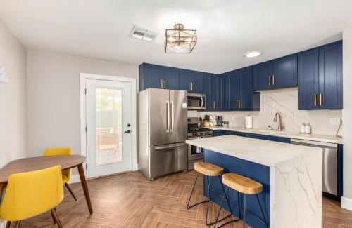 New Papago Parkway House | Eclectic Escape Wpool, Yard Games- Old Town5min