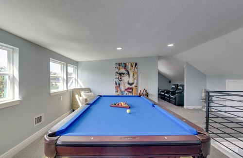 Riverside Terrace House | Eclectic Houston Home with Pool Table, 5 Mi to Dtwn