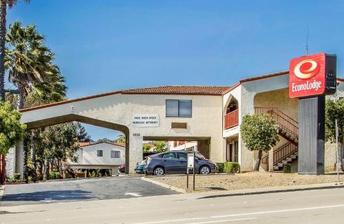 Castro Valley Cabin | Econo Lodge Castro Valley I-580