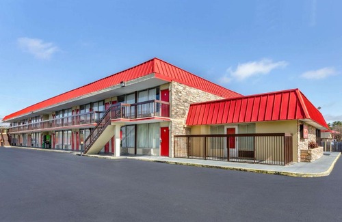 Roanoke Cabin | Econo Lodge Civic Center