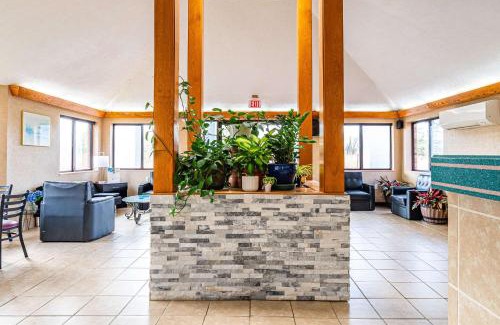 Streetsboro Cabin | Econo Lodge Cleveland Southeast - Kent