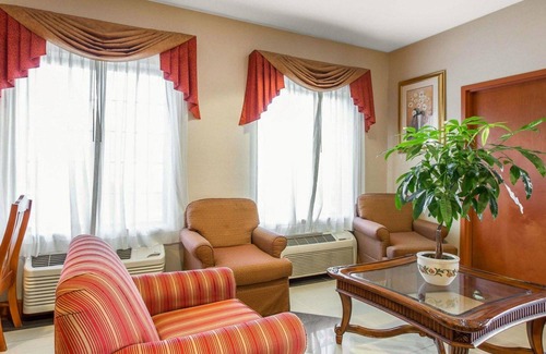 Brunswick Hotel | Econo Lodge Exit-29