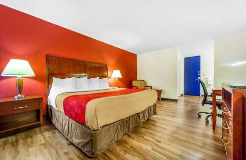 Brookings Hotel | Econo Lodge Inn & Suites Brookings