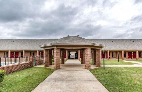 Enterprise Hotel | Econo Lodge Inn & Suites Enterprise