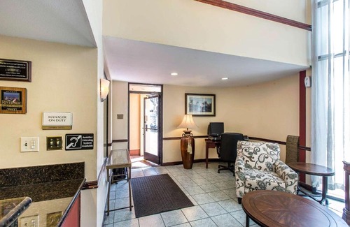 La Sierra Hotel | Econo Lodge Inn & Suites Riverside - Corona