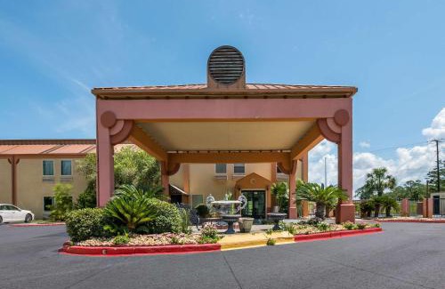 Diamondhead Hotel | Econo Lodge Inn & Suites Diamondhead