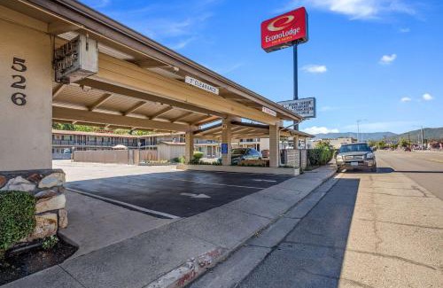 Yreka Hotel | Econo Lodge Inn & Suites