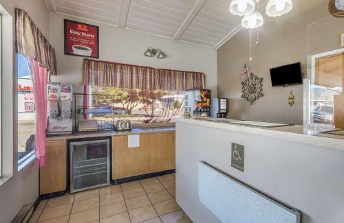 Yreka Hotel | Econo Lodge Inn & Suites