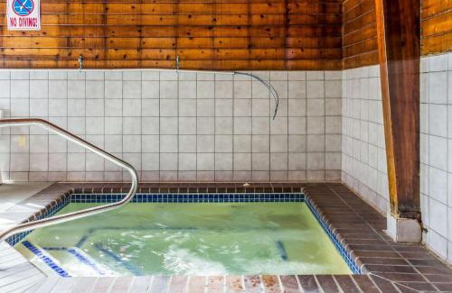 Renner Cabin | Econo Lodge North