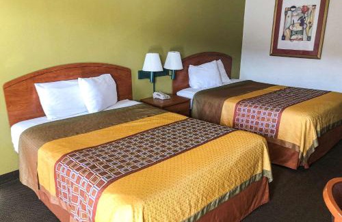 Oklahoma City Cabin | Econo Lodge Oklahoma City Northeast