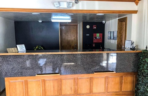 Oklahoma City Cabin | Econo Lodge Oklahoma City Northeast