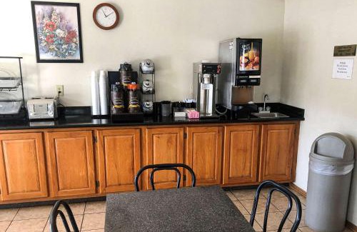 Oklahoma City Cabin | Econo Lodge Oklahoma City Northeast