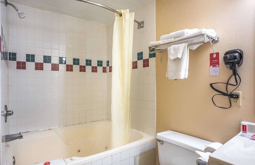 Princeton Hotel | Econo Lodge Princeton