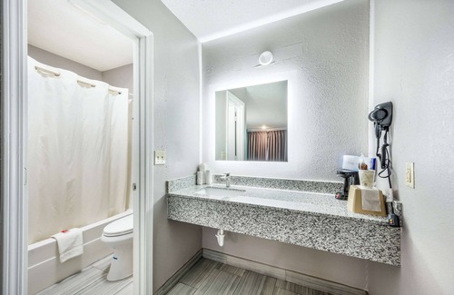 Russellville Hotel | Econo Lodge Russellville