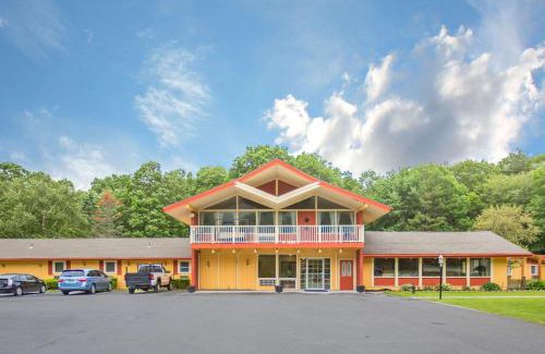 Manchester Center Cabin | Econo Lodge