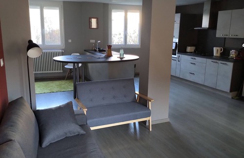 Arbois Apartment | Ecrin Moderne Dans le Centre Historique D'arbois