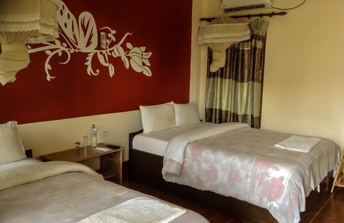 Sauraha Bed & Breakfast | Eden jungle resort was established in 1986 AD. It was located in sauraha village