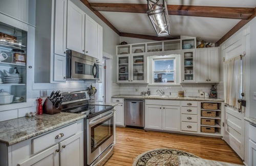New Ulm House | Edengate~ Quiet Country Charm in the Heart of Texas