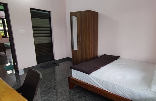 Rajakkad House | Edens Holidays - Beautiful Cozy Family Homestay in Rajakkad Near Munnar, Kerala