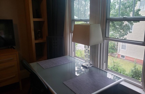 Edgewood Apartment | Edgewood, Cranston Charming 1 Bed by the Bay.