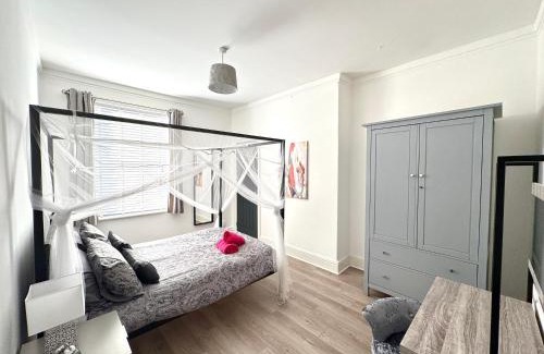 Tynemouth House | Edith Haven Tynemouth Fabulous Coastal Holiday Home with Free OnStreet Parking