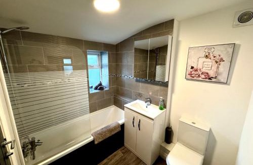 Tynemouth House | Edith Haven Tynemouth Fabulous Coastal Holiday Home with Free OnStreet Parking
