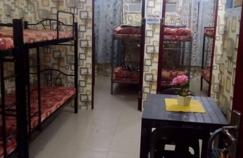 Tondo Hostel | EDMAR 732 (Family room - Breakfast Included) Unit #4