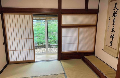 Fujimi House | Edo Period retreat, over 150 years old, thatched-roof old minka house limited to one pair per day