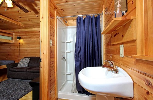 Centre Hall Cabin | Efficiency Cabin 44